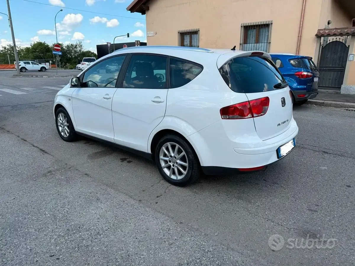 Usata Seat Altea XL Reference 105 CV (77 kW) 2013 Bianco Monovolume
