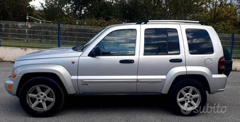 Usata Jeep Cherokee Limited 163 CV (119 kW) 2006 Grigio SUV