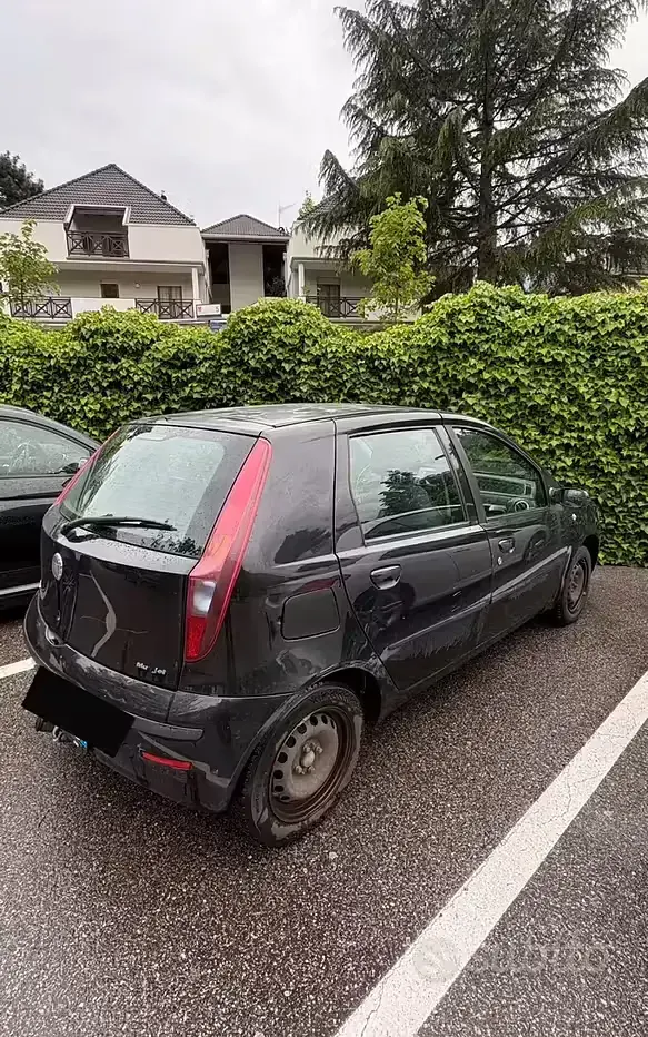 Usata Fiat Grande Punto Active 69 CV (50 kW) 2007 Nero Utilitaria