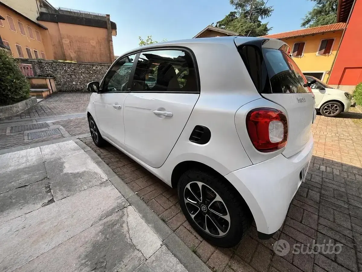Usata Smart ForFour 71 CV (52 kW) 2016 Bianco Utilitaria
