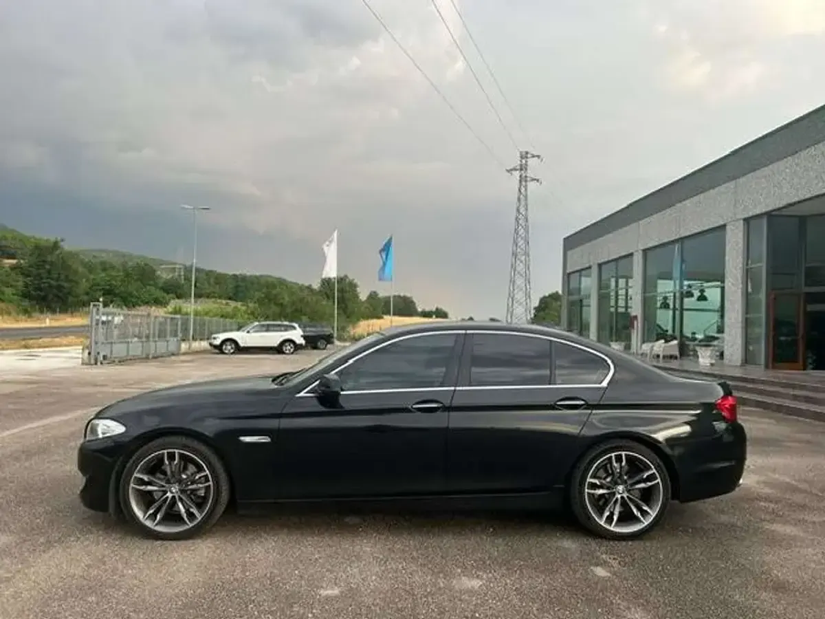 Usata BMW 520 184 CV (135 kW) 2011 Blacksapphire metallic Berlina