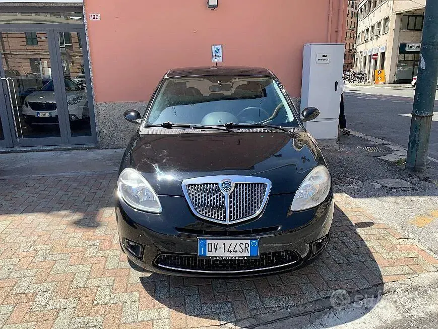 Usata Lancia Ypsilon 60 CV (44 kW) 2009 Nero Utilitaria