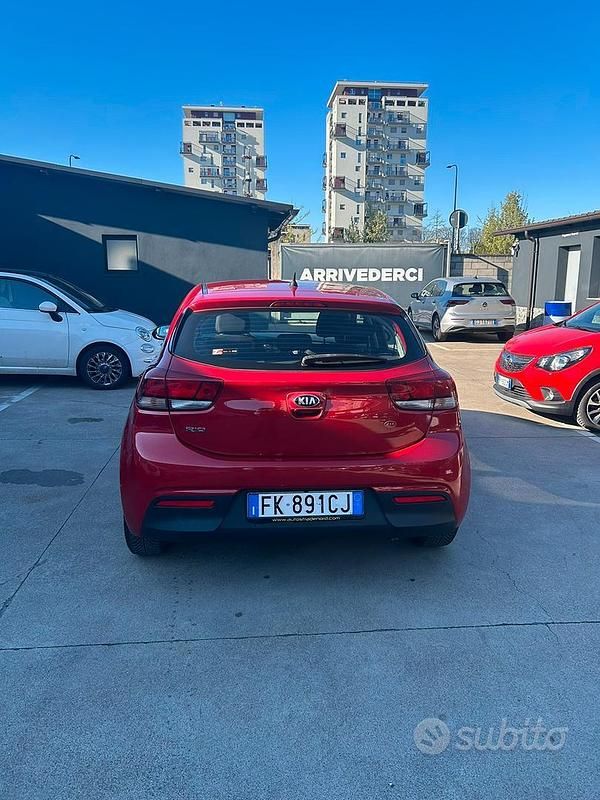 Begagnad Kia Rio 84 HK (61 kW) 2017 Röd Sedan