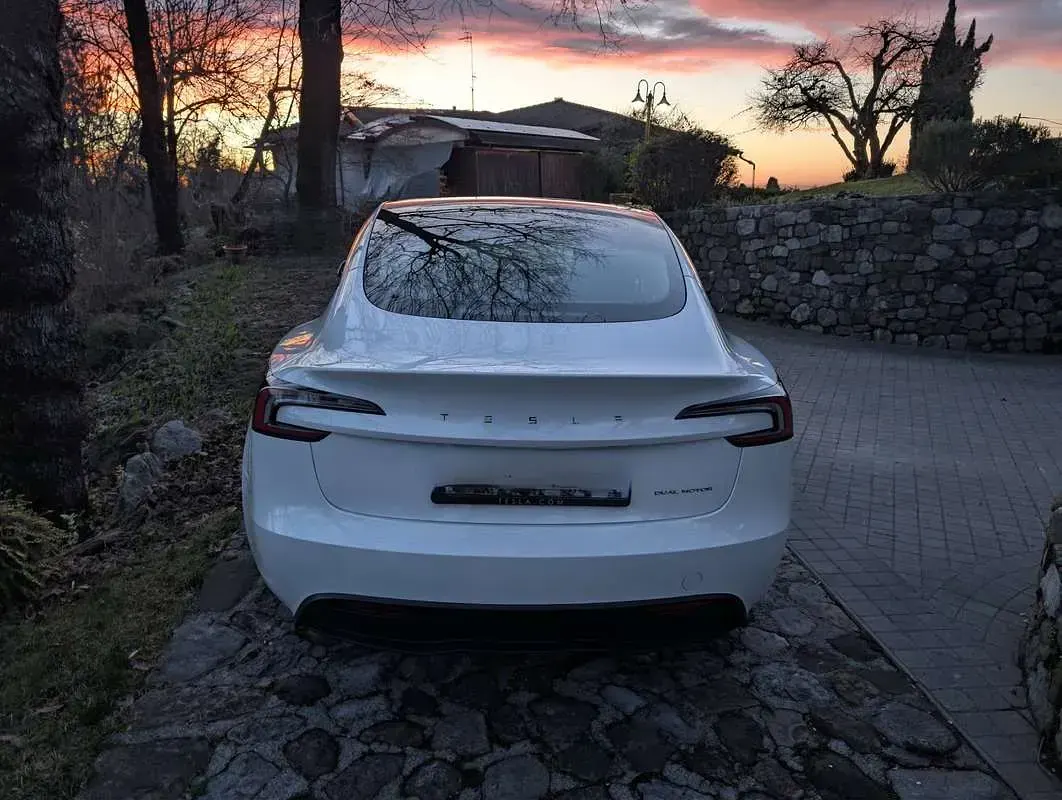 Usata Tesla Model 3 Long Range AWD 155 kW (211 CV) 2025 Bianco Berlina