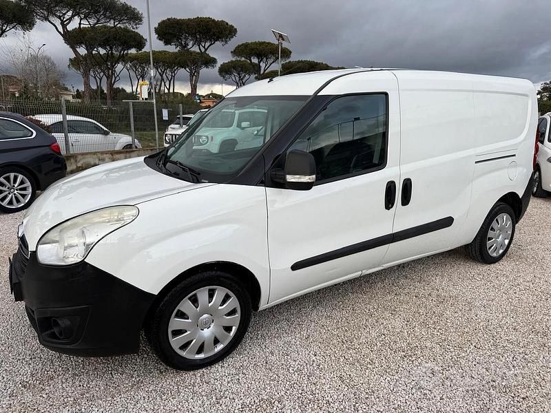 Usata Opel Combo 120 CV (88 kW) 2015 Bianco Monovolume