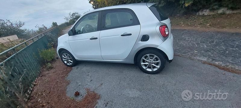 Usata Smart ForFour 71 CV (52 kW) 2016 Bianco Utilitaria