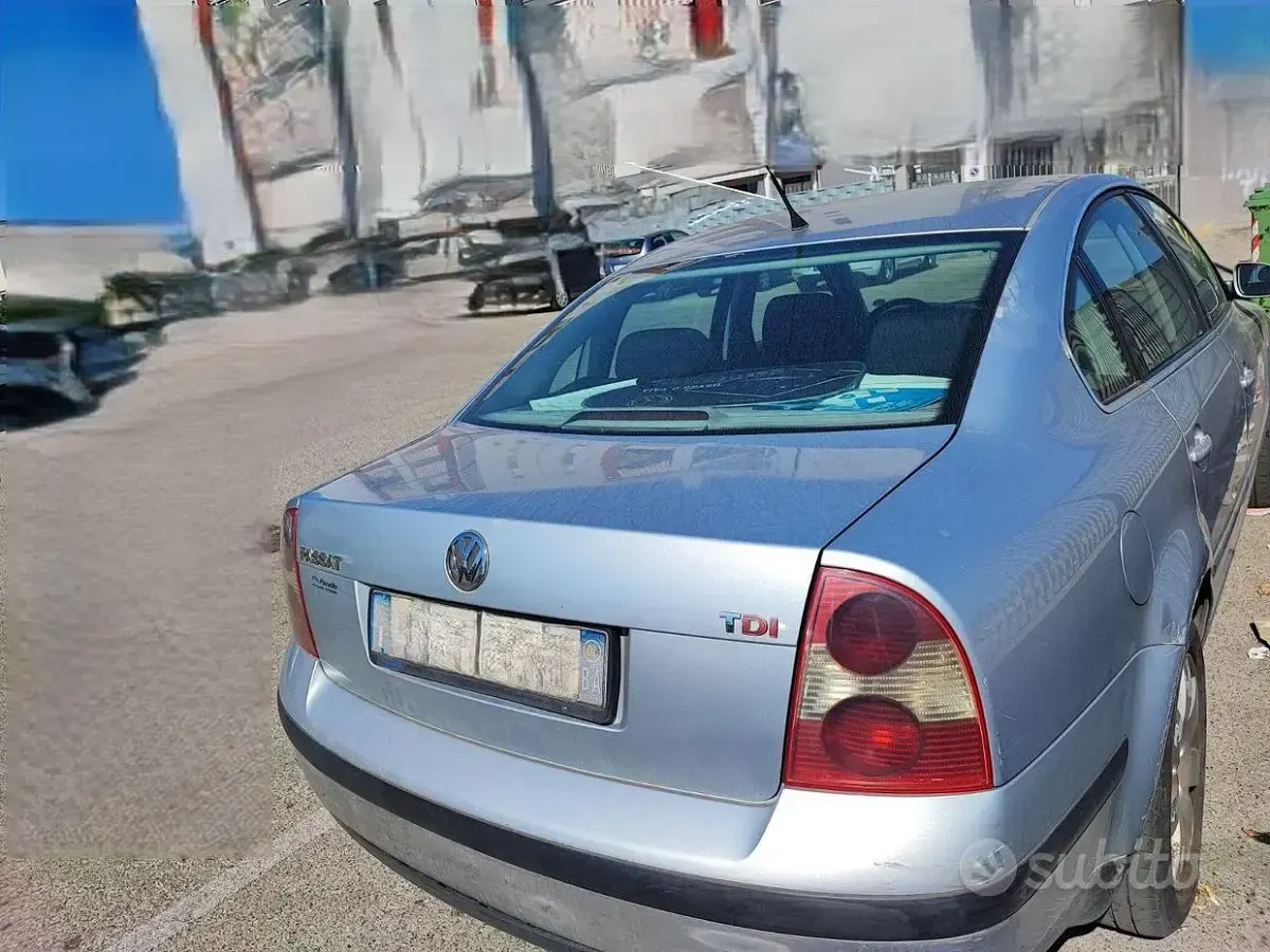 Usata VW Passat 90 CV (66 kW) 2001 Grigio Berlina