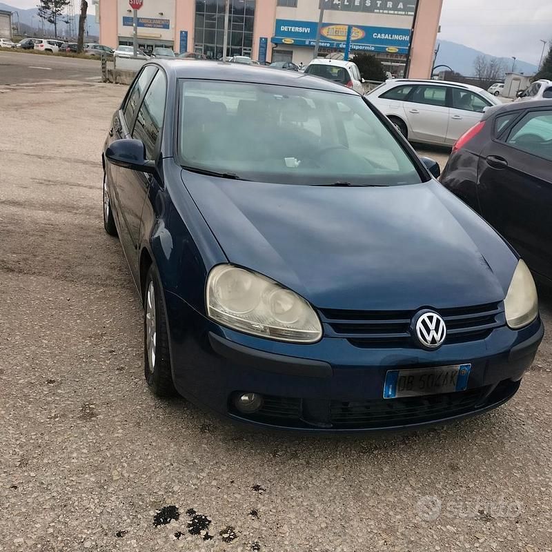 Usata VW Golf V 2006 Blu Utilitaria