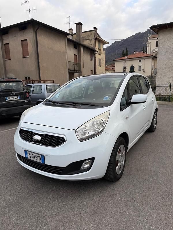 Usata Kia Venga 89 CV (65 kW) 2013 Bianco Utilitaria