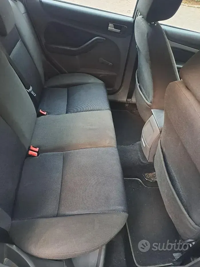 Usata Ford Focus 90 CV (66 kW) 2007 Grigio Berlina