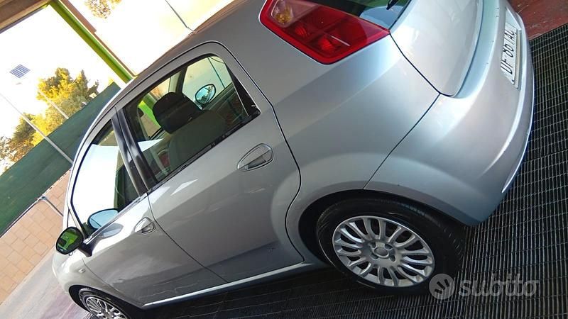 Usata Fiat Grande Punto 90 CV (66 kW) 2006 Grigio Utilitaria