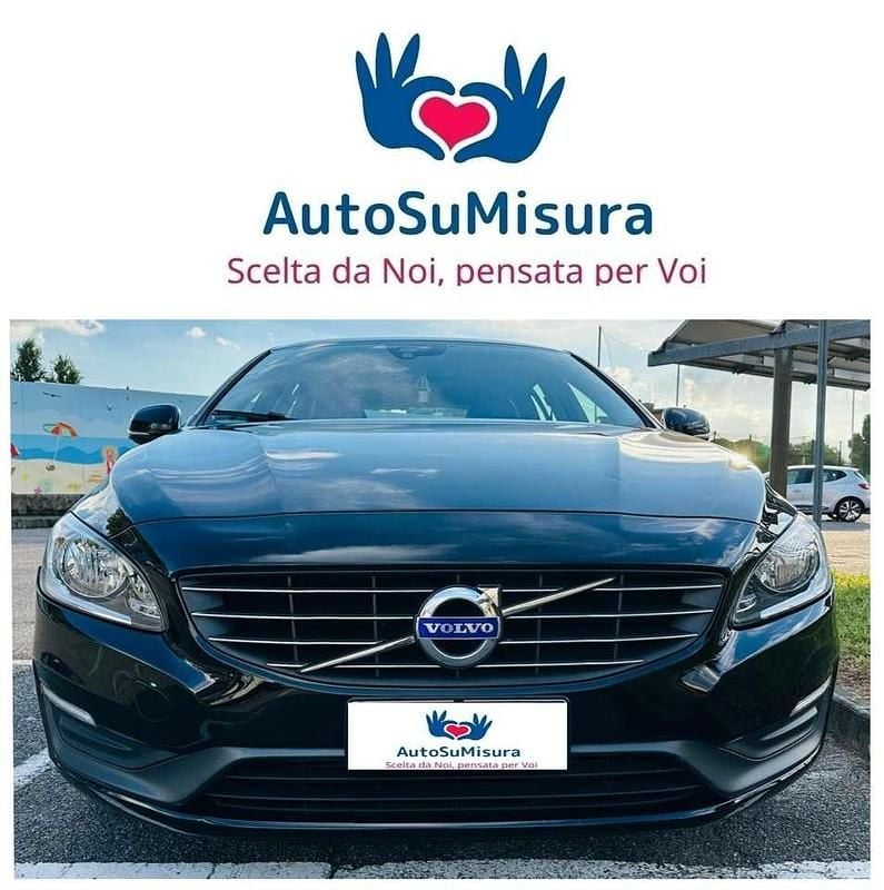 Usata Volvo V60 R-Design Momentum 136 CV (100 kW) 2014 Nero Station wagon