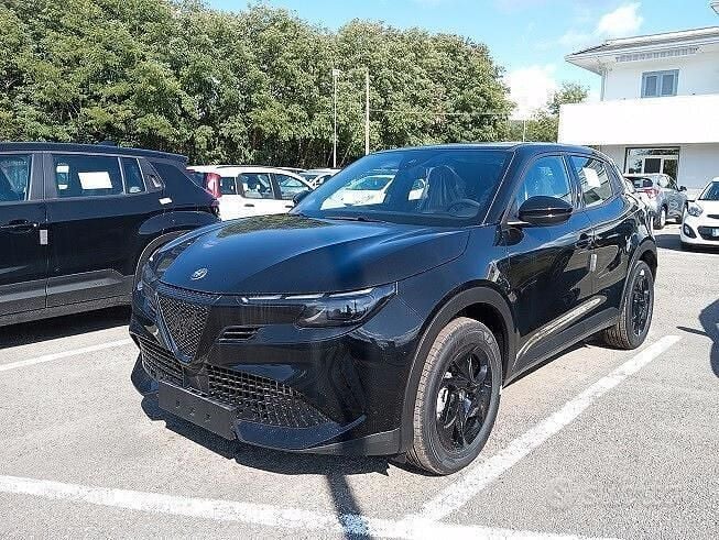 Nero Nuova 2025 Alfa Romeo GT Junior Tre volumi | 29.800 € (Cara) - Immagine 1/4