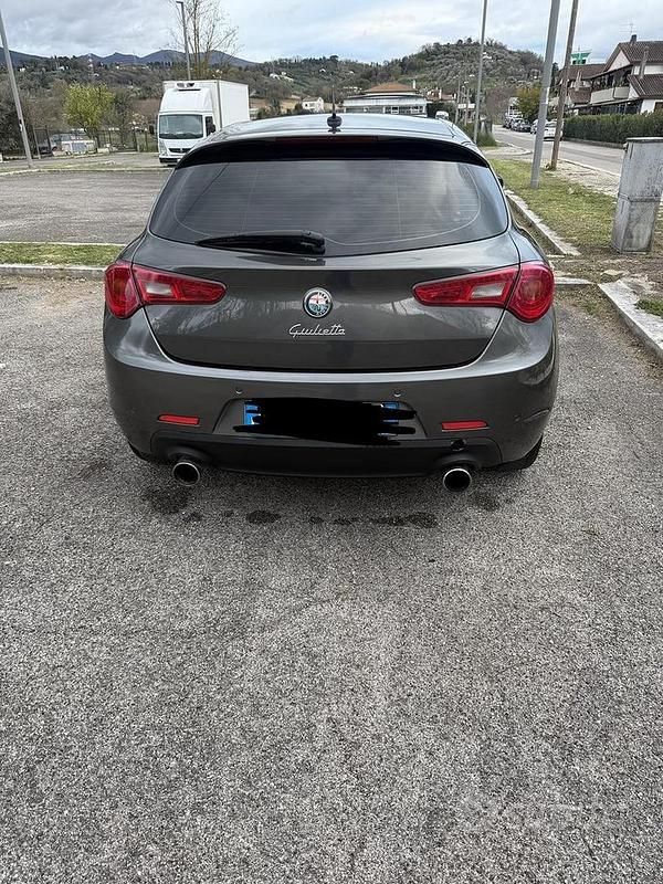 Usata Alfa Romeo Giulietta Progression 140 CV (102 kW) 2012 Grigio Utilitaria