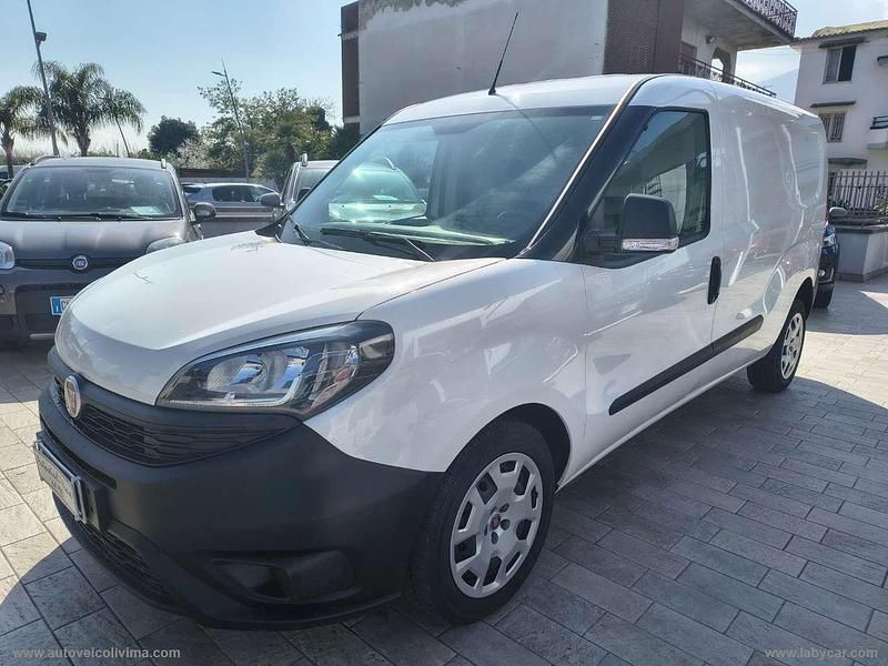 Usata Fiat Doblò 105 CV (77 kW) 2022 Bianco Monovolume
