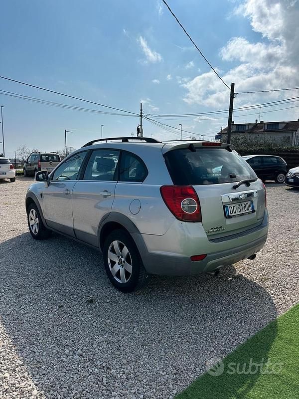 Usata Chevrolet Captiva LS 150 CV (110 kW) 2007 Grigio SUV