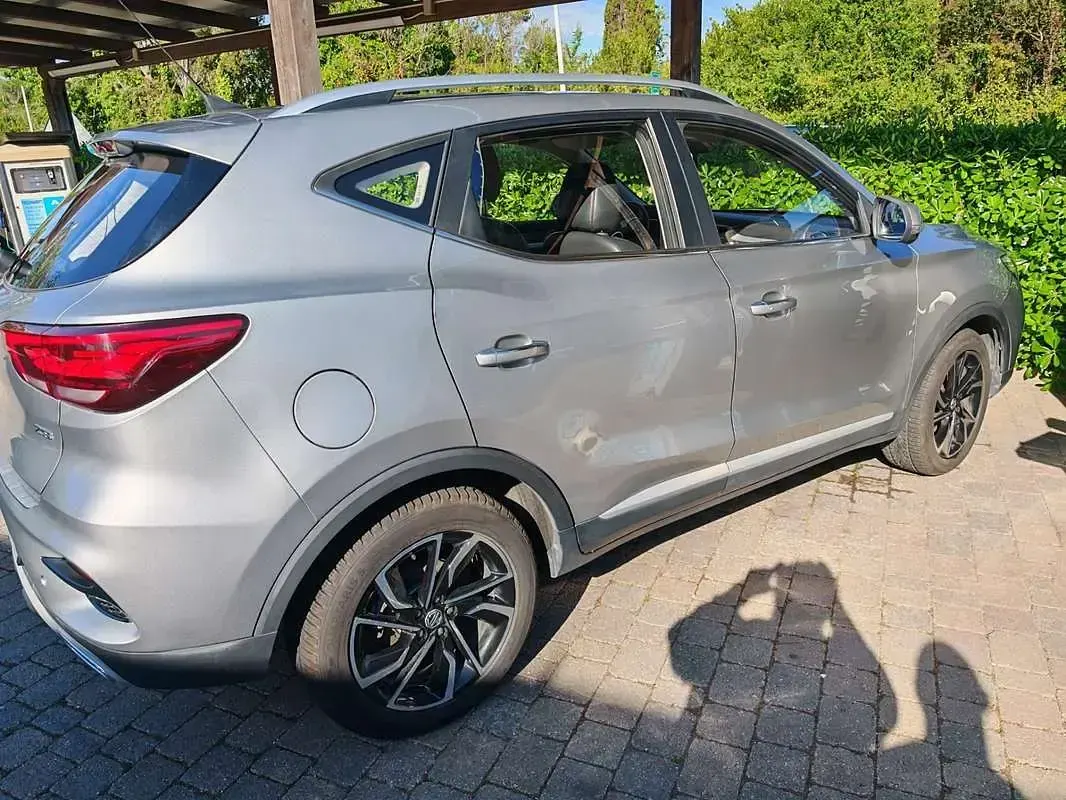 Usata MG ZS Luxury 111 CV (81 kW) 2024 Grigio SUV
