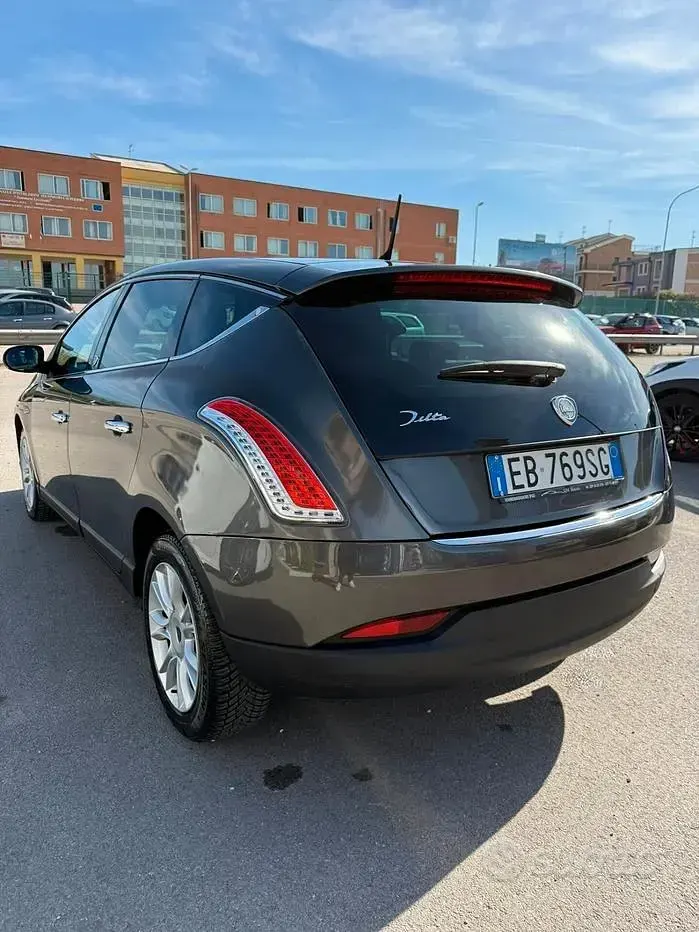 Usata Lancia Delta 120 CV (88 kW) 2010 Grigio Utilitaria