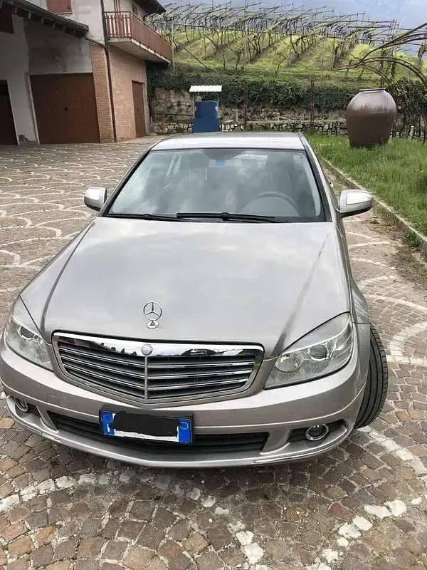Usata Mercedes 200 Avantgarde 136 CV (100 kW) 2008 Beige Berlina