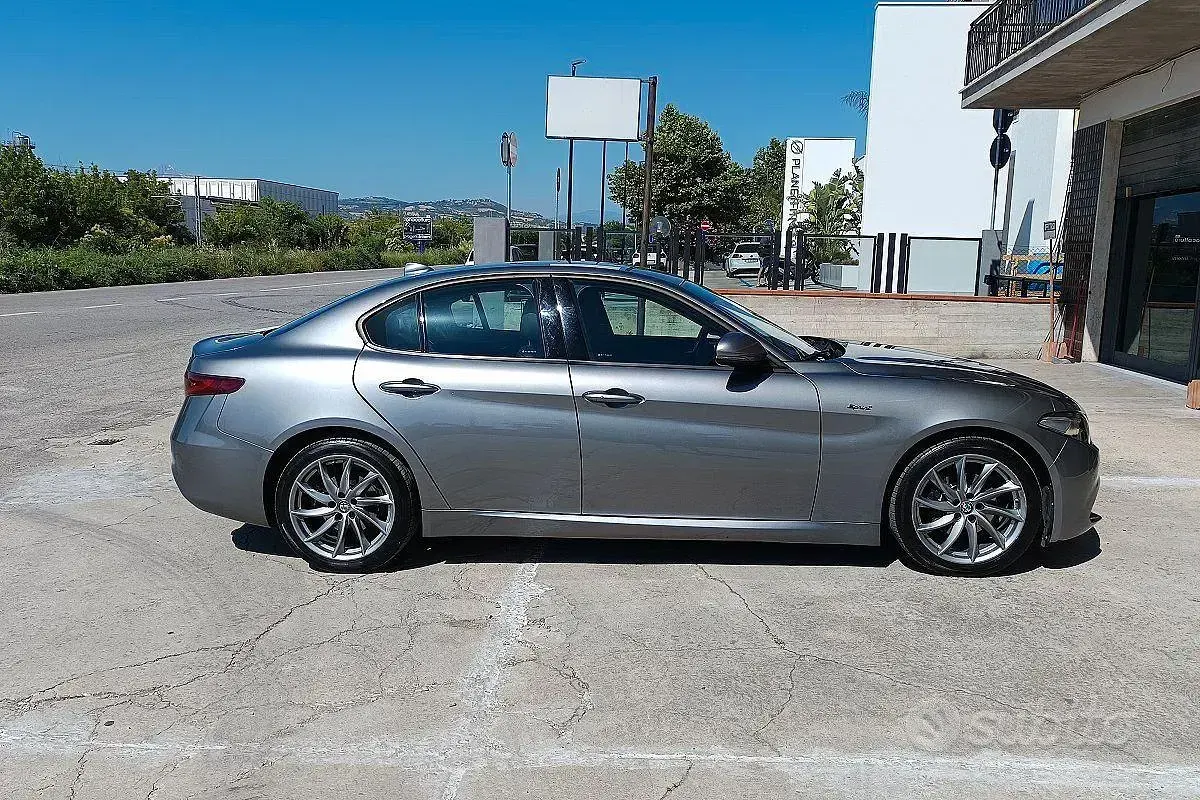 Usata Alfa Romeo Giulia Sprint 160 CV (117 kW) 2021 Berlina