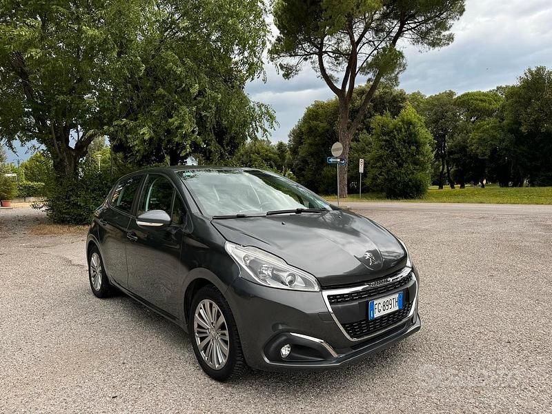 Usata Peugeot 208 82 CV (60 kW) 2017 Grigio Utilitaria