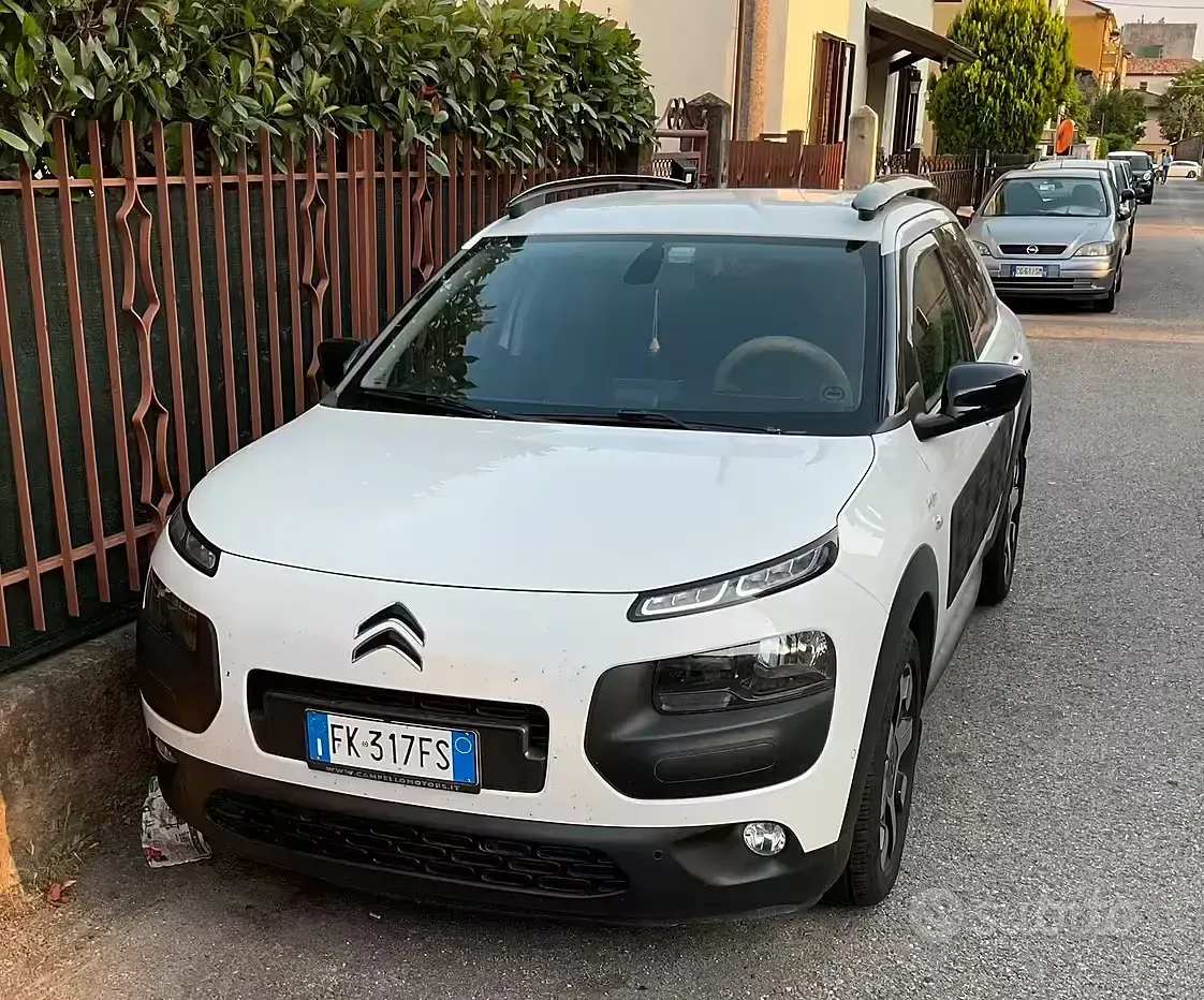 Usata Citroën C4 Shine 99 CV (72 kW) 2017 Bianco SUV