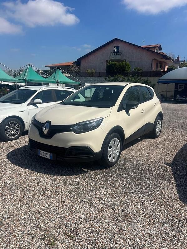Usata Renault Captur 90 CV (66 kW) 2015 Beige SUV