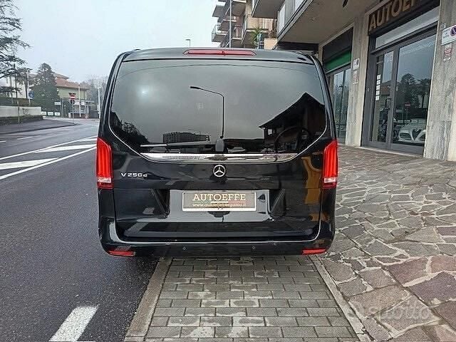 Usata Mercedes V250 Premium 190 CV (139 kW) 2021 Nero Monovolume