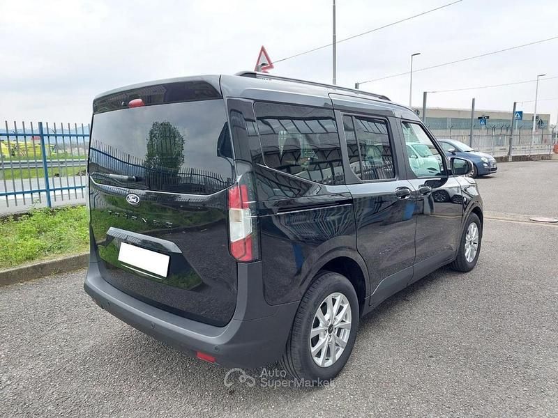 Usata Ford Tourneo Courier Titanium 125 CV (91 kW) 2025 Nero Monovolume