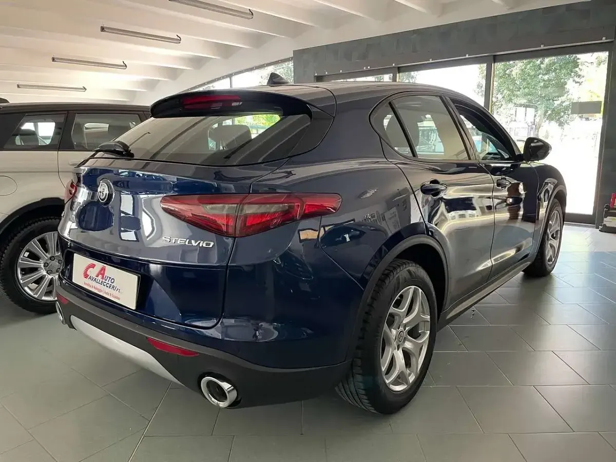 Usata Alfa Romeo Stelvio Business 190 CV (139 kW) 2020 Blu montecarlo SUV