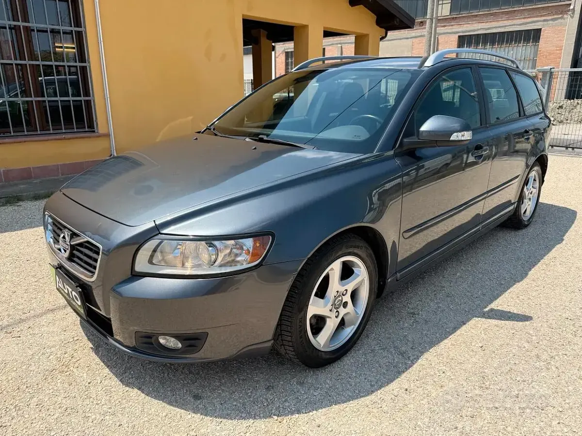 Usata Volvo V50 R-Design 115 CV (84 kW) 2011 Grigio Station wagon