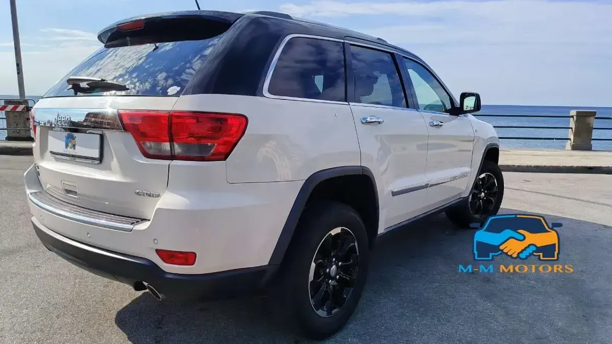 Usata Jeep Grand Cherokee Overland 241 CV (177 kW) 2011 Bianco SUV