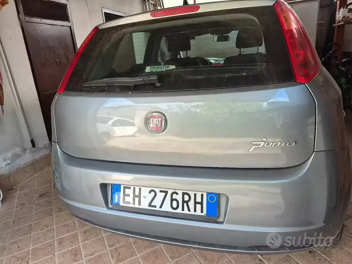 Usata Fiat Grande Punto 75 CV (55 kW) 2011 Grigio Utilitaria