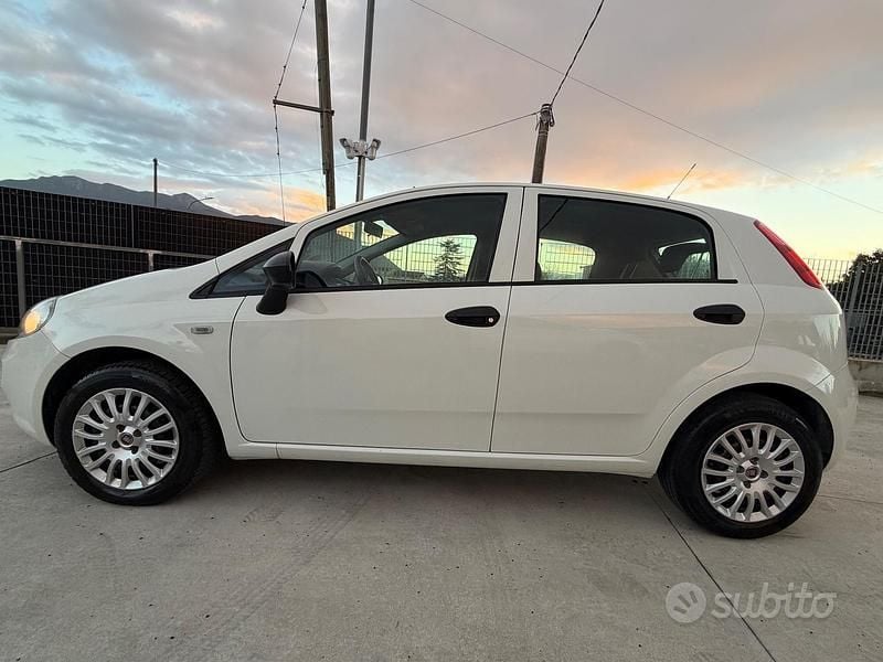 Usata Fiat Punto Street 77 CV (56 kW) 2017 Bianco Utilitaria