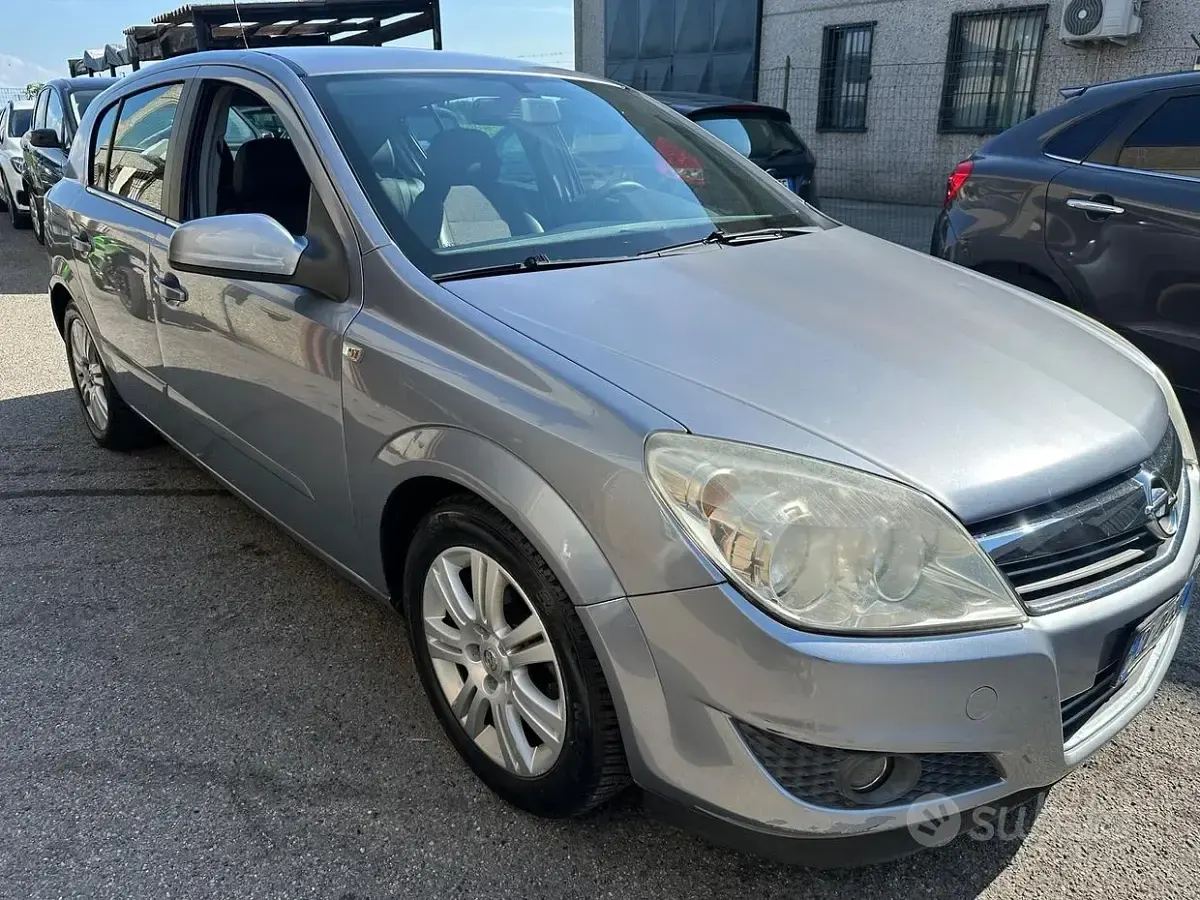 Usata Opel Astra Cosmo 115 CV (84 kW) 2008 Grigio Berlina