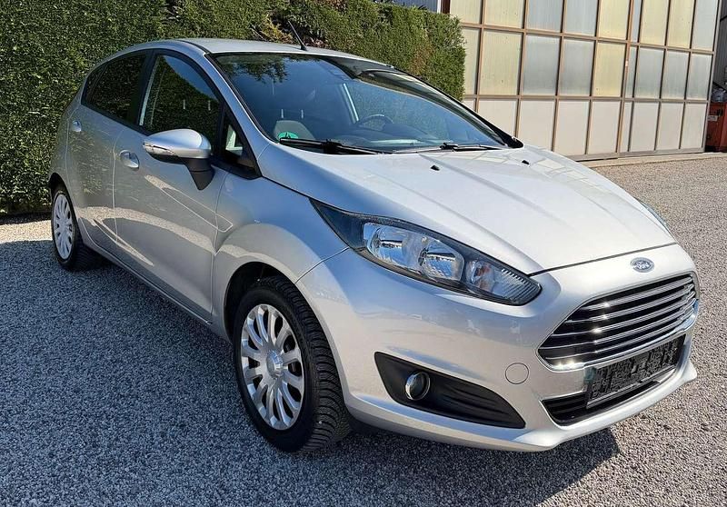 Gebraucht Ford Fiesta Trend 60 PS (44 kW) 2013 Silber Kleinwagen