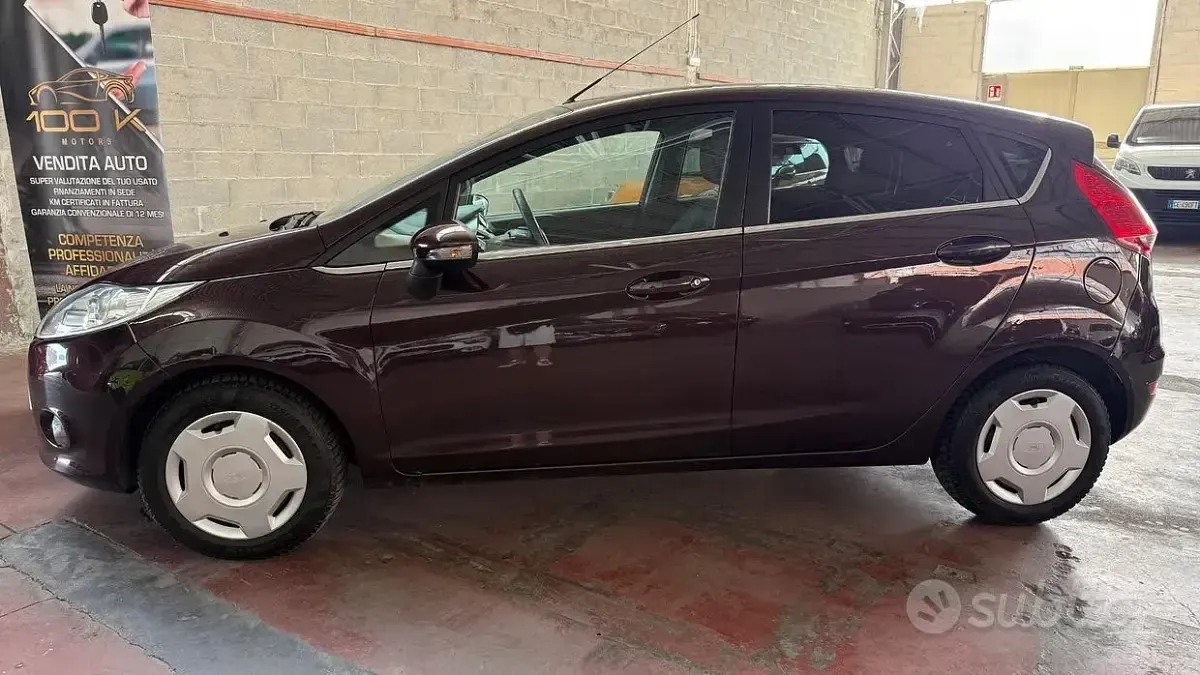 Usata Ford Fiesta Titanium 92 CV (67 kW) 2010 Marrone Berlina