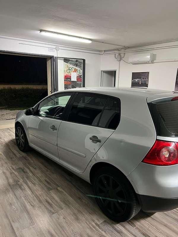 Usata VW Golf IV Comfortline 105 CV (77 kW) 2005 Berlina