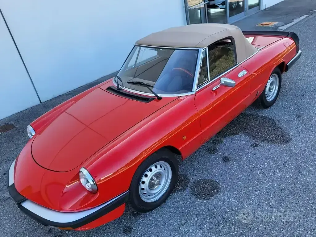 Begagnad Alfa Romeo Spider Veloce 131 HK (96 kW) 1983 Cab
