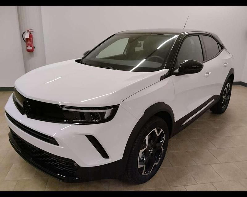 Argento Nuova 2025 Opel Mokka S SUV | 23.700 € (Cara) - Immagine 1/4