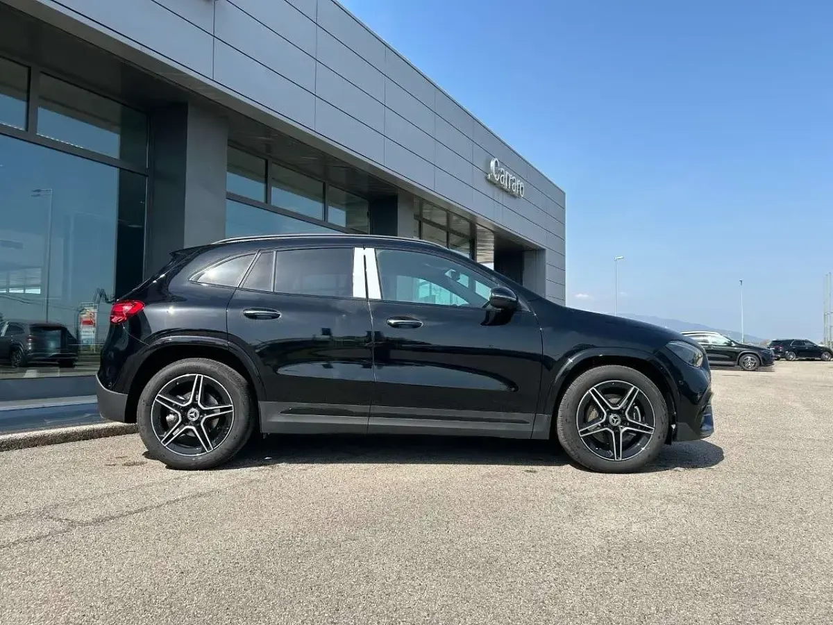 Usata Mercedes GLA200 150 CV (110 kW) 2025 Nero notte SUV