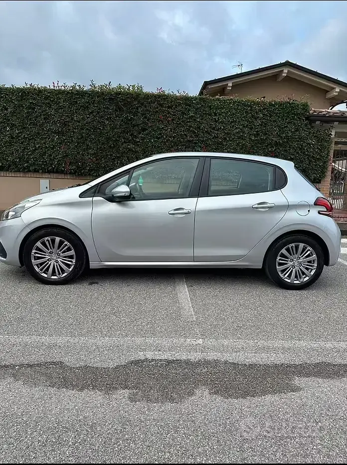 Usata Peugeot 208 75 CV (55 kW) 2016 Grigio Utilitaria
