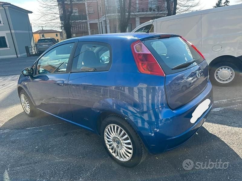 Usata Fiat Grande Punto Active 65 CV (47 kW) 2007 Blu Utilitaria