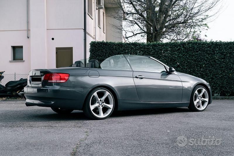 Begagnad BMW 325 Cabriolet Comfort Edition 218 HK (160 kW) 2007 Grå Cab