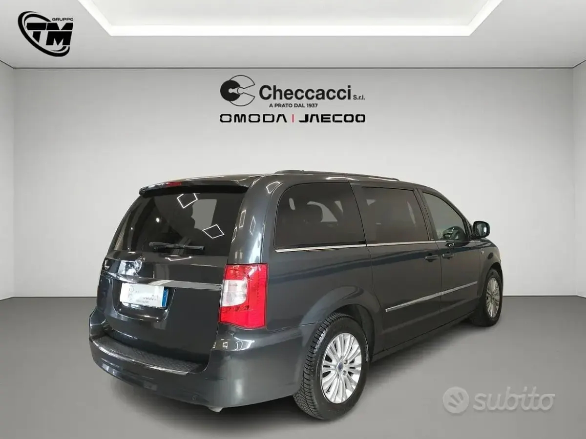 Usata Lancia Voyager Platinum 163 CV (119 kW) 2013 Grigio Monovolume