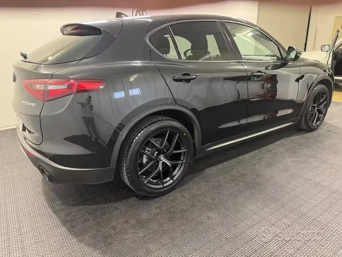 Usata Alfa Romeo Stelvio Sprint 190 CV (139 kW) 2022 Nero SUV