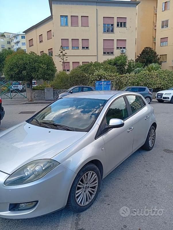 Usata Fiat Bravo 120 CV (88 kW) 2011 Grigio Utilitaria
