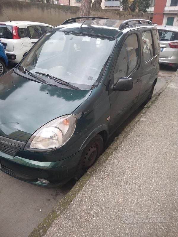 Usata Toyota Yaris Verso 2000 Verde Monovolume