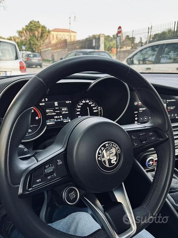 Usata Alfa Romeo Giulia 160 CV (117 kW) 2020 Blu Berlina