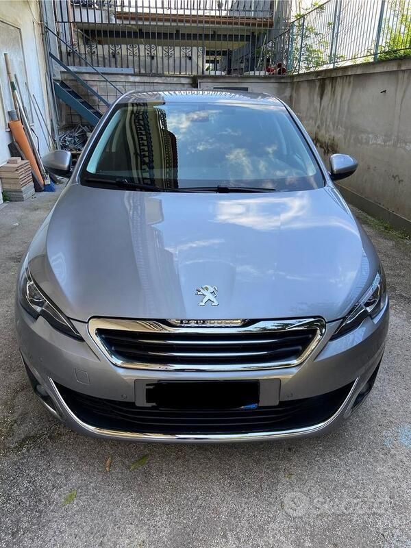 Grigio Usata 2015 Peugeot 308 Due volumi | 10.000 € (Buon prezzo) - Immagine 1/4